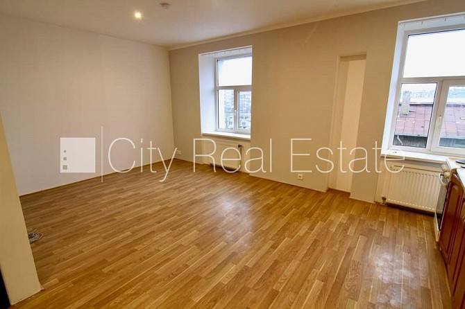 Pagalma ēka, renovēta māja, slēgts pagalms, ieeja no ielas, kāpņu telpa pēc kosmētiskā Rīga - foto 10