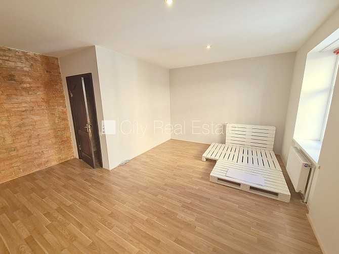 Pagalma ēka, renovēta māja, slēgts pagalms, ieeja no ielas, kāpņu telpa pēc kosmētiskā Rīga - foto 7