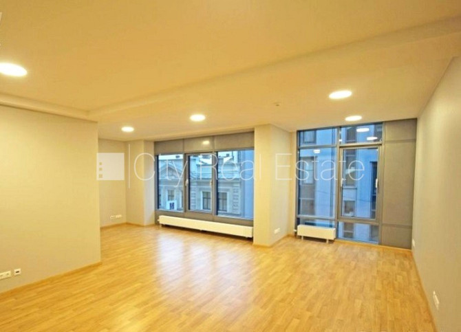 Новостройка, фасадный дом, вход со двора, лифт, окна выходят в обе стороны дома, Рига - изображение 12