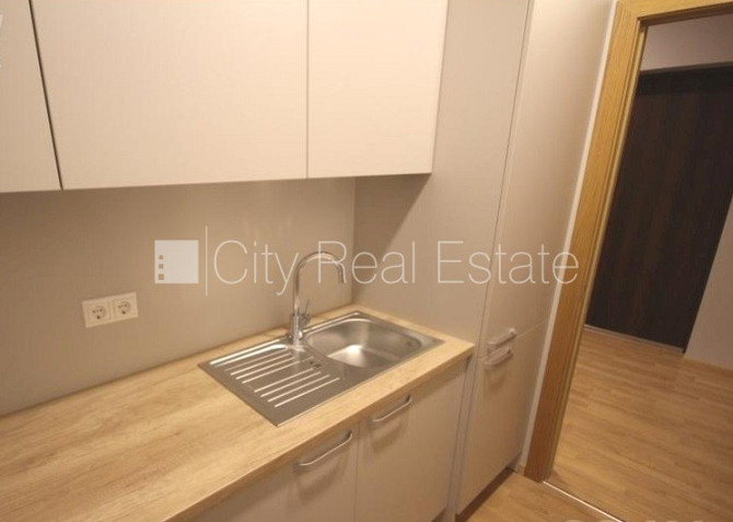 Новостройка, фасадный дом, вход со двора, лифт, окна выходят в обе стороны дома, Рига - изображение 17