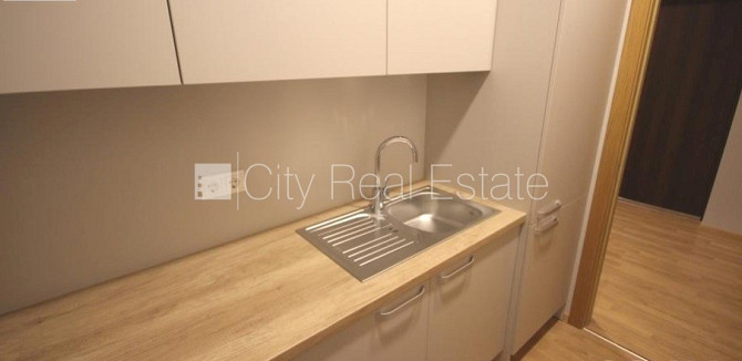 Новостройка, фасадный дом, вход со двора, лифт, окна выходят в обе стороны дома, Рига - изображение 16