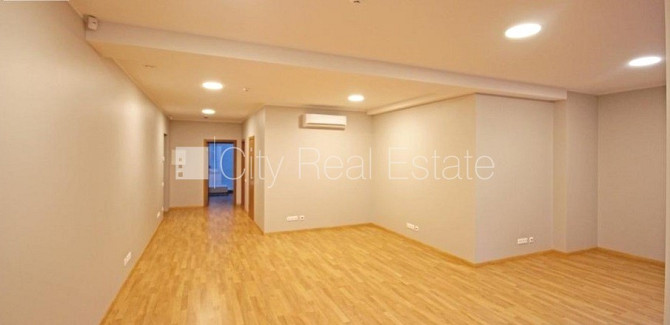 Новостройка, фасадный дом, вход со двора, лифт, окна выходят в обе стороны дома, Рига - изображение 11