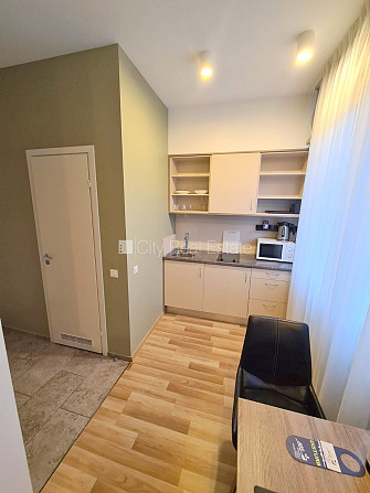 Renovēta māja, labiekārtota apzaļumota teritorija, apsargāta autostāvvieta, studio tipa, Rīga - foto 9