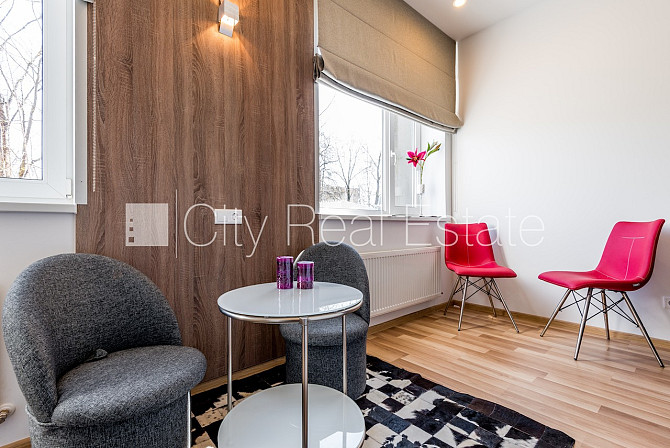 Renovēta māja, labiekārtota apzaļumota teritorija, apsargāta autostāvvieta, studio tipa, Rīga - foto 2