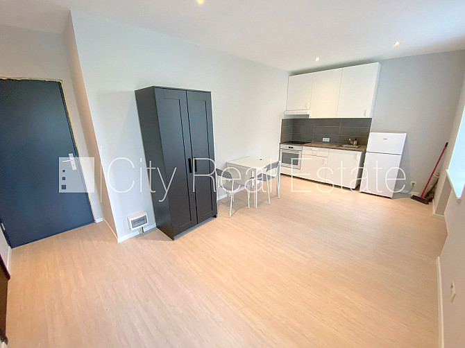 Fasādes māja, renovēta māja, slēgts pagalms, ieeja no pagalma, kāpņu telpa pēc kosmētiskā Rīga - foto 1