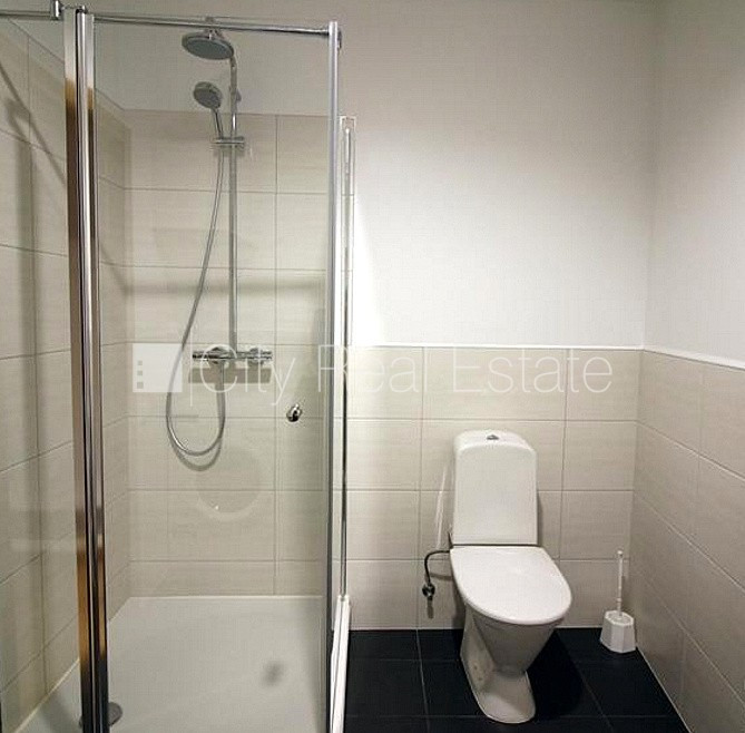 Новостройка, фасадный дом, благоустроенная озеленённая территория, подъездная Рига - изображение 18