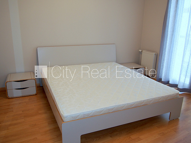 Новостройка, фасадный дом, благоустроенная озеленённая территория, подъездная Рига - изображение 5