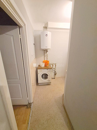 Фасадный дом, вход с улицы, окна выходят во двор, изолированная комната 20 м2, кухня, Рига - изображение 11