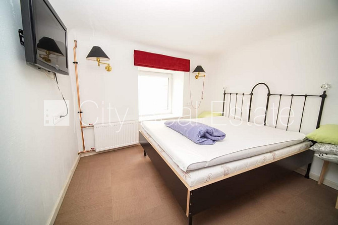 Здание во дворе, реновированный дом, вход со двора, сауна, окна выходят во двор, Рига - изображение 5