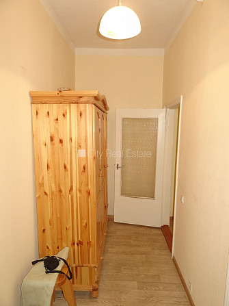 Фасадный дом, реновированный дом, вход со двора, лестничная клетка после Рига - изображение 4