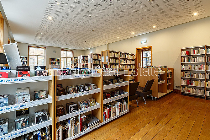 Фасадный дом, реновированный дом, вход с улицы, лестничная клетка после Рига - изображение 9