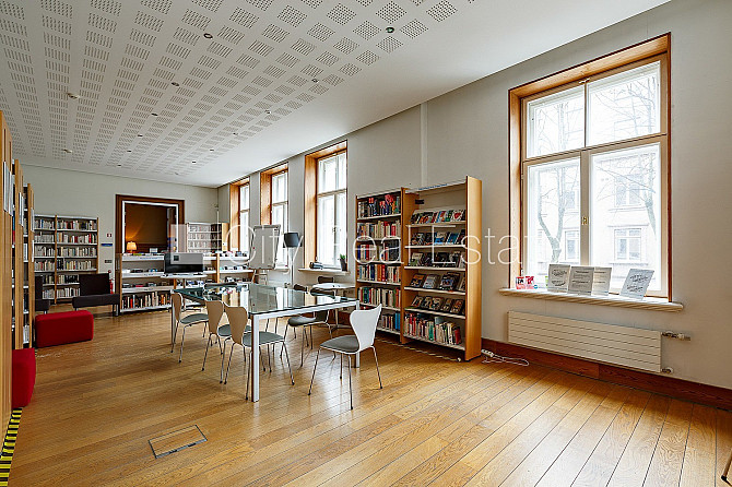 Фасадный дом, реновированный дом, вход с улицы, лестничная клетка после Рига - изображение 2