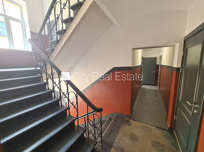 Фасадный дом, реновированный дом, закрытый двор, вход с улицы и со двора, Рига - изображение 15