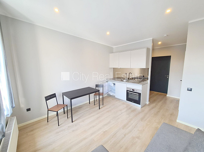 Фасадный дом, реновированный дом, закрытый двор, вход с улицы и со двора, Рига - изображение 3