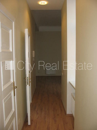 Проект - Skolas 9 (Сколас 9), фасадный дом, реновированный дом, вход с улицы, лестничная Рига - изображение 8