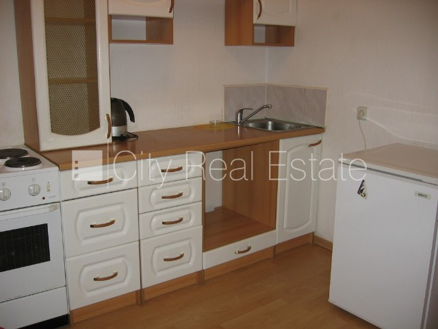 Šo dzīvokli izīrē pa diennaktīm (īstermiņa īre), īres cena sludinājumā norādīta par Jūrmala - foto 2