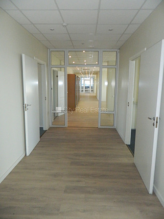 Фасадный дом, благоустроенная озеленённая территория, места для нескольких Рига - изображение 14