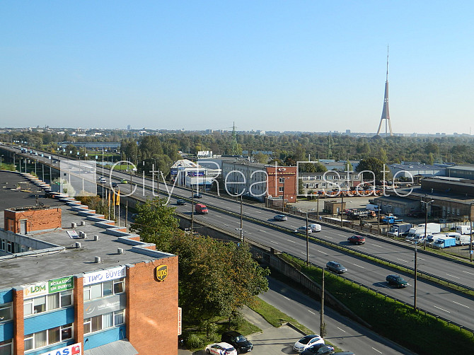 Фасадный дом, благоустроенная озеленённая территория, места для нескольких Рига - изображение 3