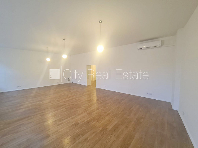 Fasādes māja, renovēta māja, ieeja no ielas, ir lifts, kāpņu telpa pēc kapitālā remonta, Rīga - foto 4