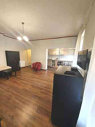 Фасадный дом, реновированный дом, вход с улицы и со двора, лестничная клетка после Rīga