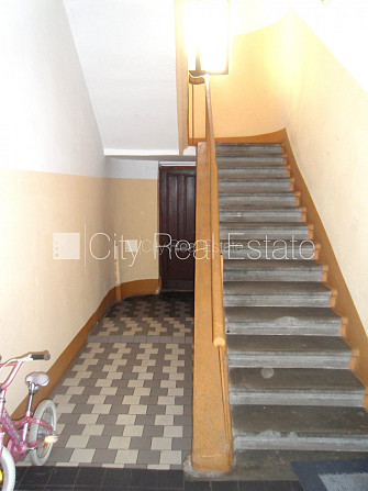 Fasādes māja, renovēta māja, ieeja no ielas un pagalma, kāpņu telpa pēc kosmētiskā Rīga - foto 16