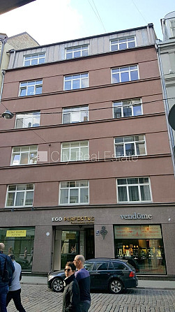 Fasādes māja, renovēta māja, ieeja no ielas, ir lifts, kāpņu telpa pēc kapitālā remonta, Rīga - foto 12