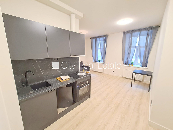 Фасадный дом, реновированный дом, закрытый двор, вход с улицы и со двора, Рига - изображение 3