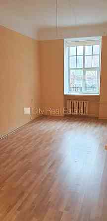 Фасадный дом, реновированный дом, вход с улицы, лифт, лестничная клетка после Rīga