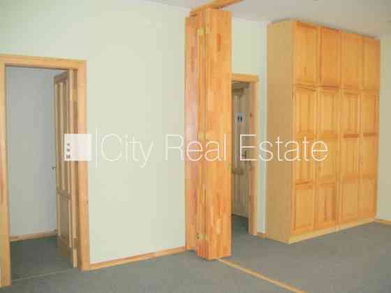 Дом во дворе, реновированный дом, закрытая территория, вход со двора, лифт, Rīga