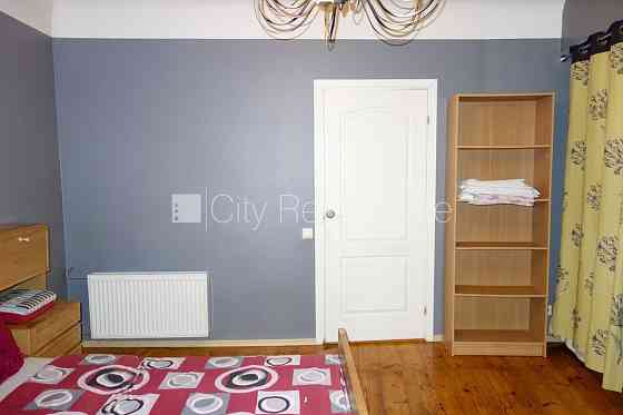 Дом во дворе, реновированный дом, вход со двора, окна выходят во двор, количество Rīga