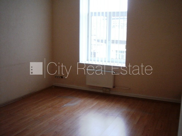 Fasādes māja, restaurēta māja, ieeja no ielas un pagalma, ir lifts, istabas izolētas, viena Rīga - foto 6