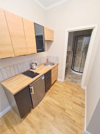 Fasādes māja, renovēta māja, ieeja no ielas, kāpņu telpa pēc kapitālā remonta, logi Rīga - foto 5