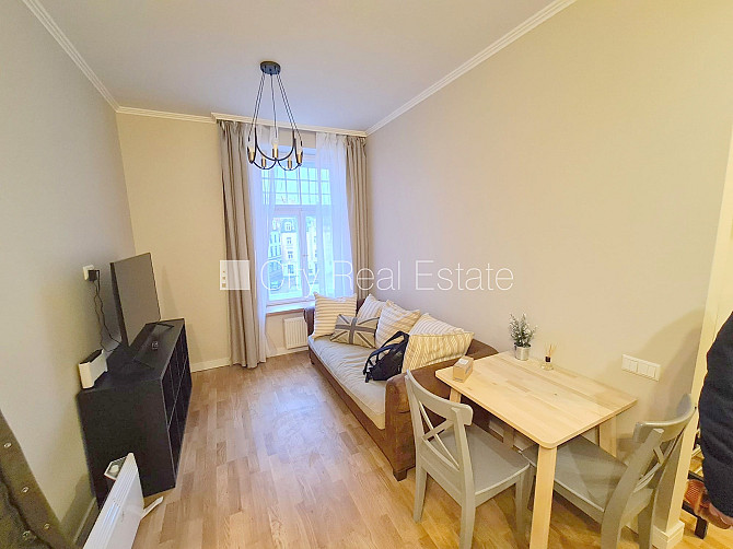 Fasādes māja, renovēta māja, ieeja no ielas, kāpņu telpa pēc kapitālā remonta, logi Rīga - foto 8