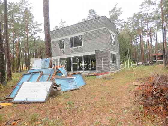 Таунхаус, новостройка, территория обнесена деревянным забором, охраняемая Jūrmala