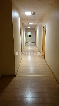 Fasādes māja, renovēta māja, ieeja no ielas, kāpņu telpa pēc kosmētiskā remonta, logi Rīga - foto 5