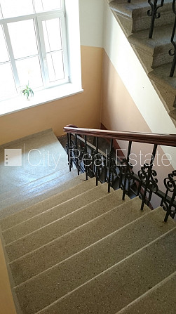 Fasādes māja, renovēta māja, ieeja no ielas, kāpņu telpa pēc kosmētiskā remonta, logi Rīga - foto 6