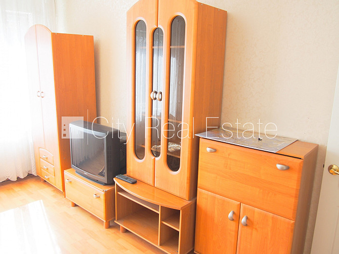 Fasādes māja, labiekārtota apzaļumota teritorija, iežogota teritorija, ieeja no pagalma, logi Rīga - foto 6