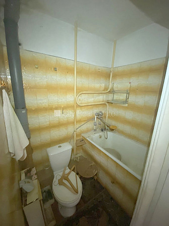 Zeme īpašumā, fasādes māja, ieeja no pagalma, ir lifts, kāpņu telpa pēc kosmētiskā Rīga - foto 8