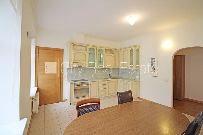 Fasādes māja, renovēta māja, slēgts pagalms, ir lifts, kāpņu telpa pēc kapitālā remonta, Rīga - foto 5