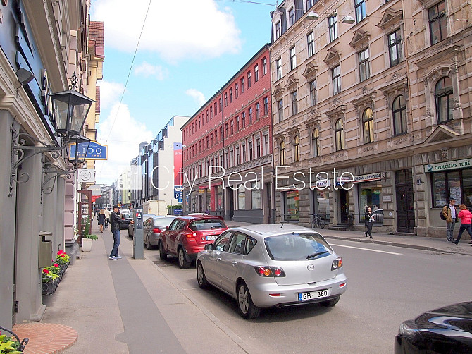 Fasādes māja, renovēta māja, ieeja no ielas, kāpņu telpa pēc kosmētiskā remonta, logi Rīga - foto 8
