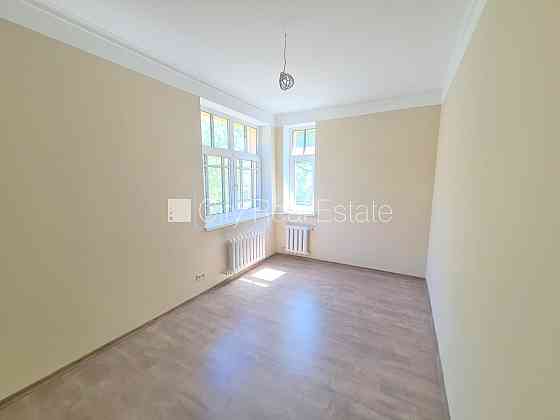 Новостройка, фасадный дом, благоустроенный озеленённый двор, закрытый двор, Рига