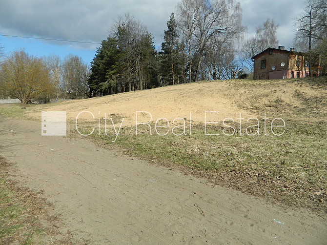 Iespējama mazstāvu apbūve, atļauts būvēt trīs stāvu ēku, atļauts būvēt četru stāvu Rīga - foto 1