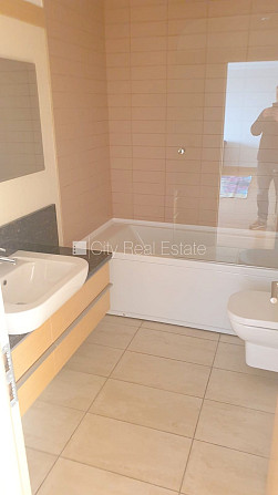 Jaunceltne, slēgts pagalms, teritorijas iebrauktuves vārti aprīkoti ar automatizētu Rīga - foto 17