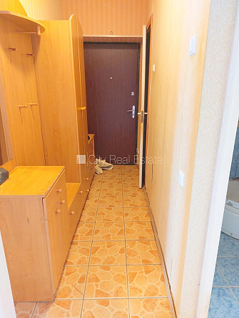 Фасадный дом, кирпичные стены, благоустроенный озеленённый двор, лестничная Тукумс и Тукумский край - изображение 17