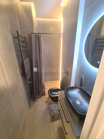 Fasādes māja, renovēta māja, slēgts pagalms, ieeja no ielas un pagalma, kāpņu telpa pēc Rīga - foto 9