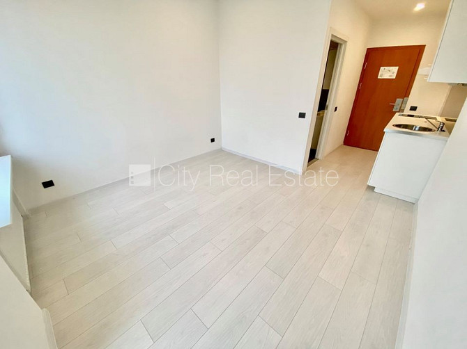 Fasādes māja, renovēta māja, ieeja no ielas, ir lifts, kāpņu telpa pēc kapitālā remonta, Rīga - foto 3