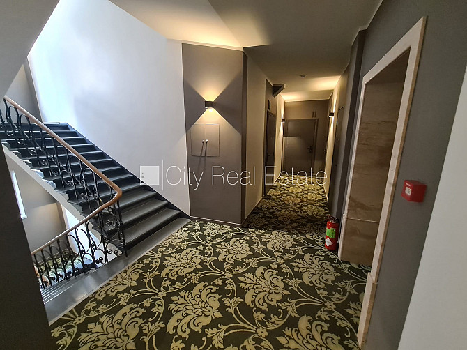 Fasādes māja, renovēta māja, slēgts pagalms, ieeja no ielas un pagalma, ir lifts, kāpņu Rīga - foto 12