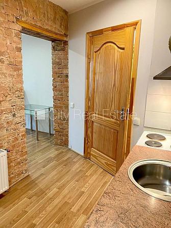 Фасадный дом, реновированный дом, закрытый двор, вход с улицы и со двора, Рига - изображение 7