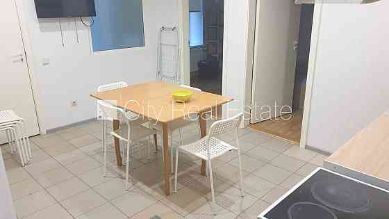 Фасадный дом, реновированный дом, закрытый двор, вход со двора, полуподвал, Рига