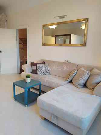 Фасадный дом, реновированный дом, закрытая территория, вход с улицы, лифт, Рига